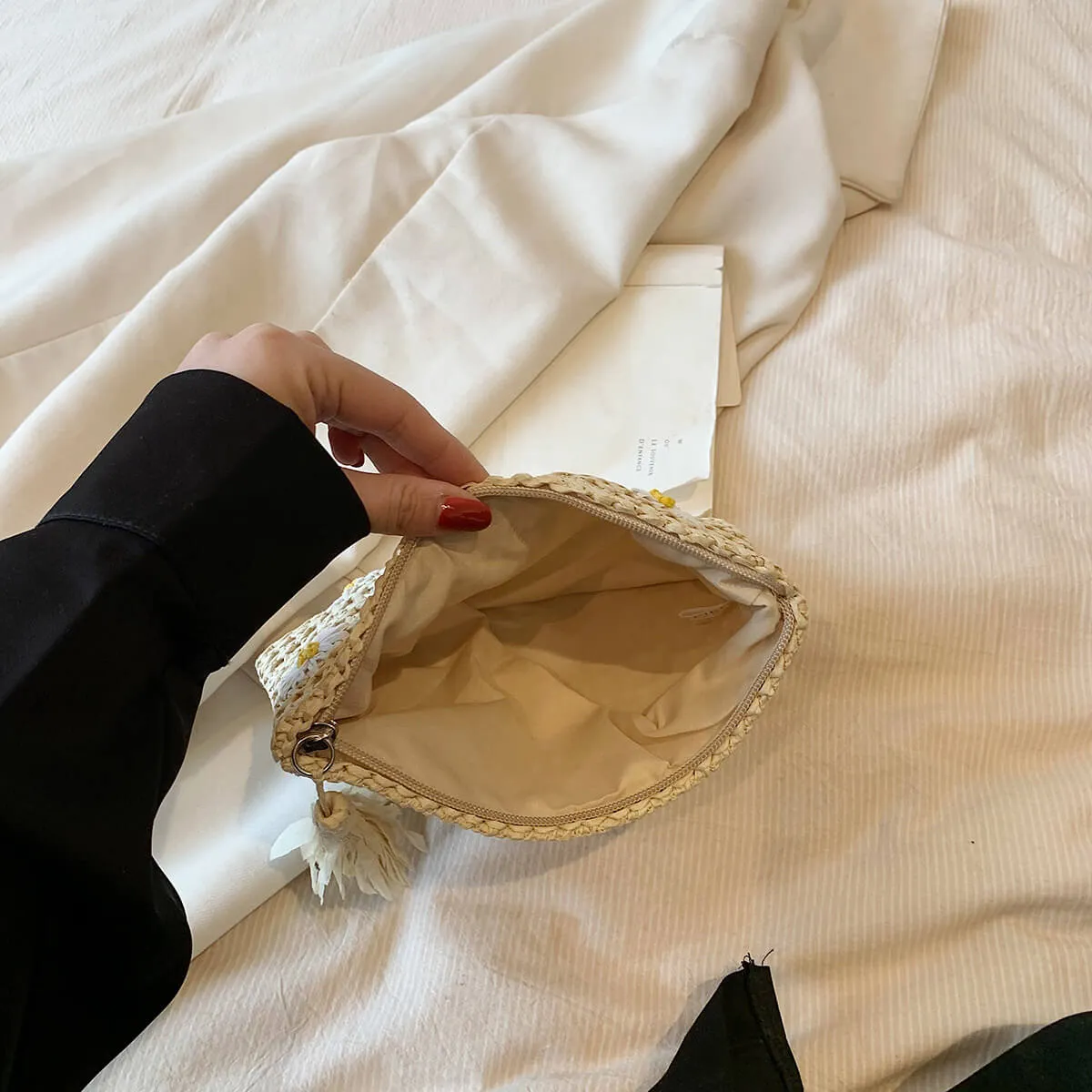 Designer Daisy White Straw Woven Clutch Bag-Showtown