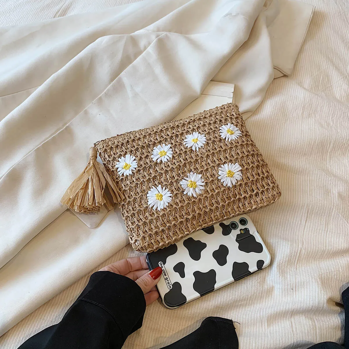 Designer Daisy White Straw Woven Clutch Bag-Showtown