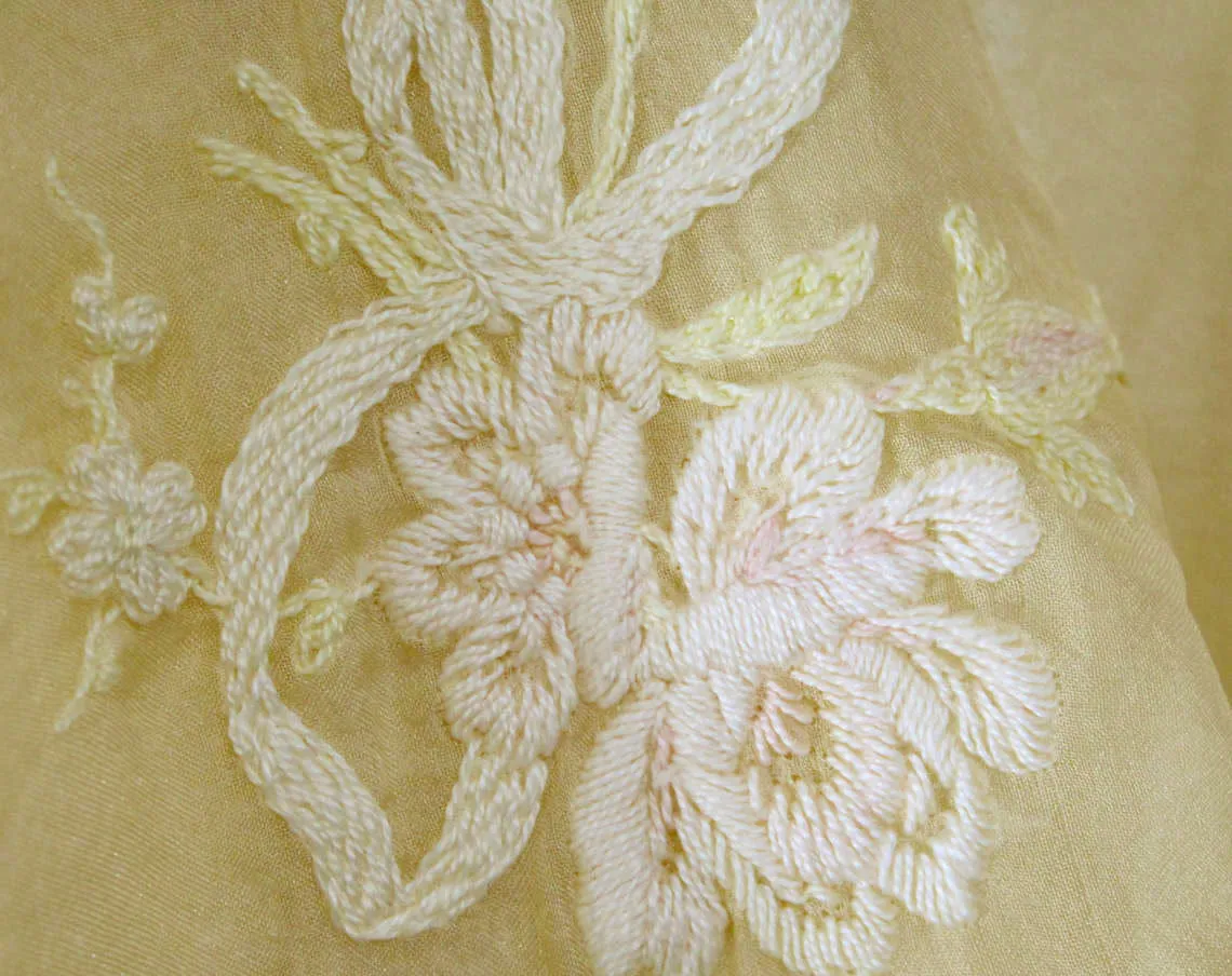 Size 10 Antique Silk Skirt - Wonderful Ivory Chiffon with Embroidered Flowers & Bows At Border Hem - 1900s Edwardian or 1800s Victorian