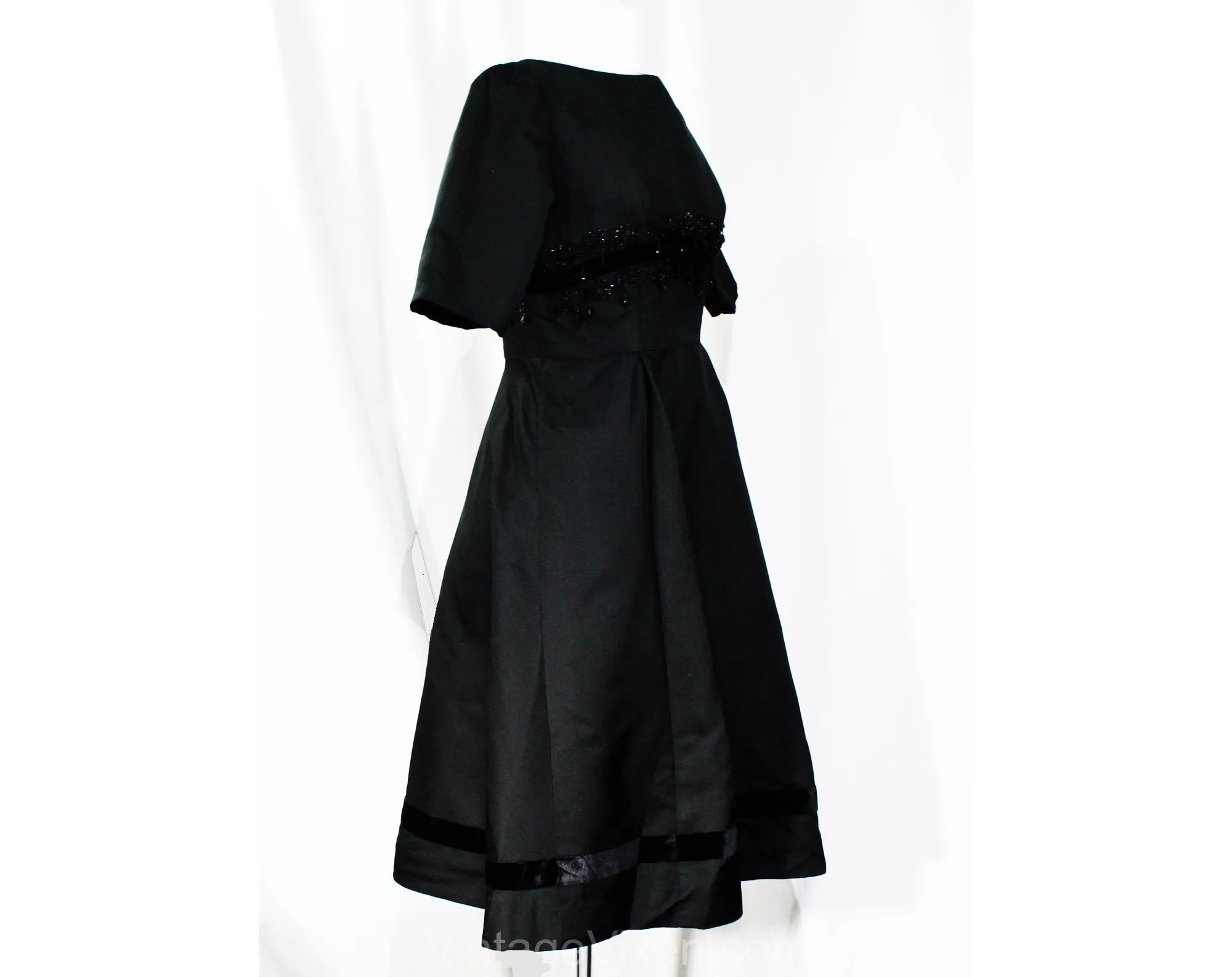Size 12 1950s Cocktail Dress - Haute Quality Black Silk with Beaded Velvet Torso - Fit & Flare Full Skirt - Large Size 50s Glamor - Waist 30