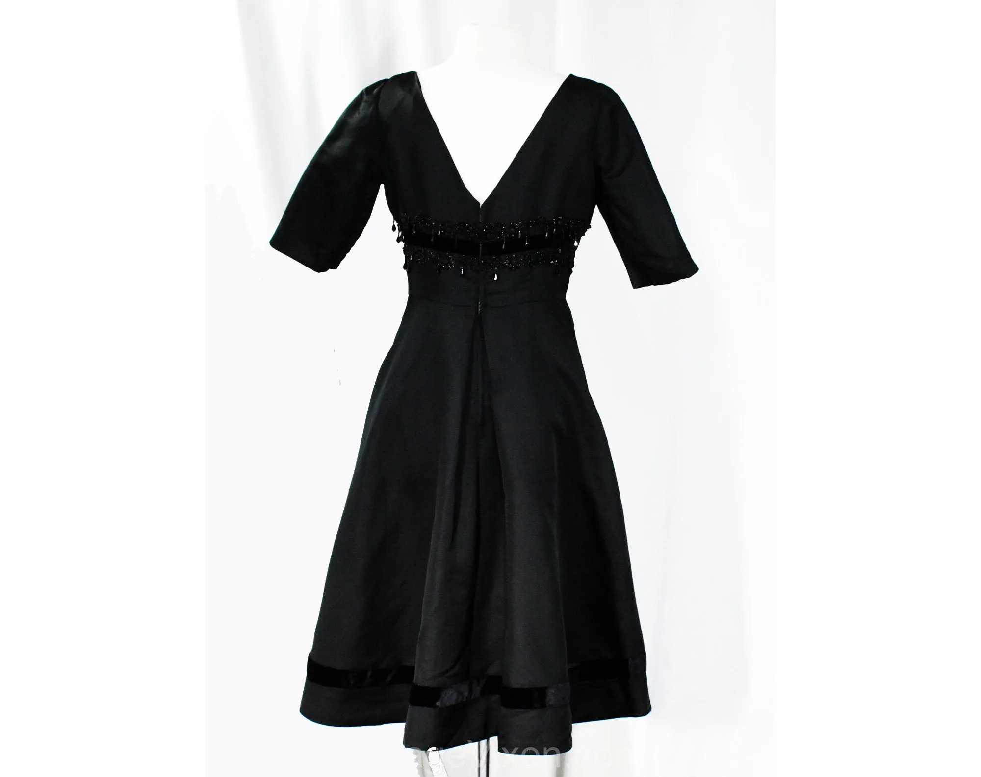Size 12 1950s Cocktail Dress - Haute Quality Black Silk with Beaded Velvet Torso - Fit & Flare Full Skirt - Large Size 50s Glamor - Waist 30