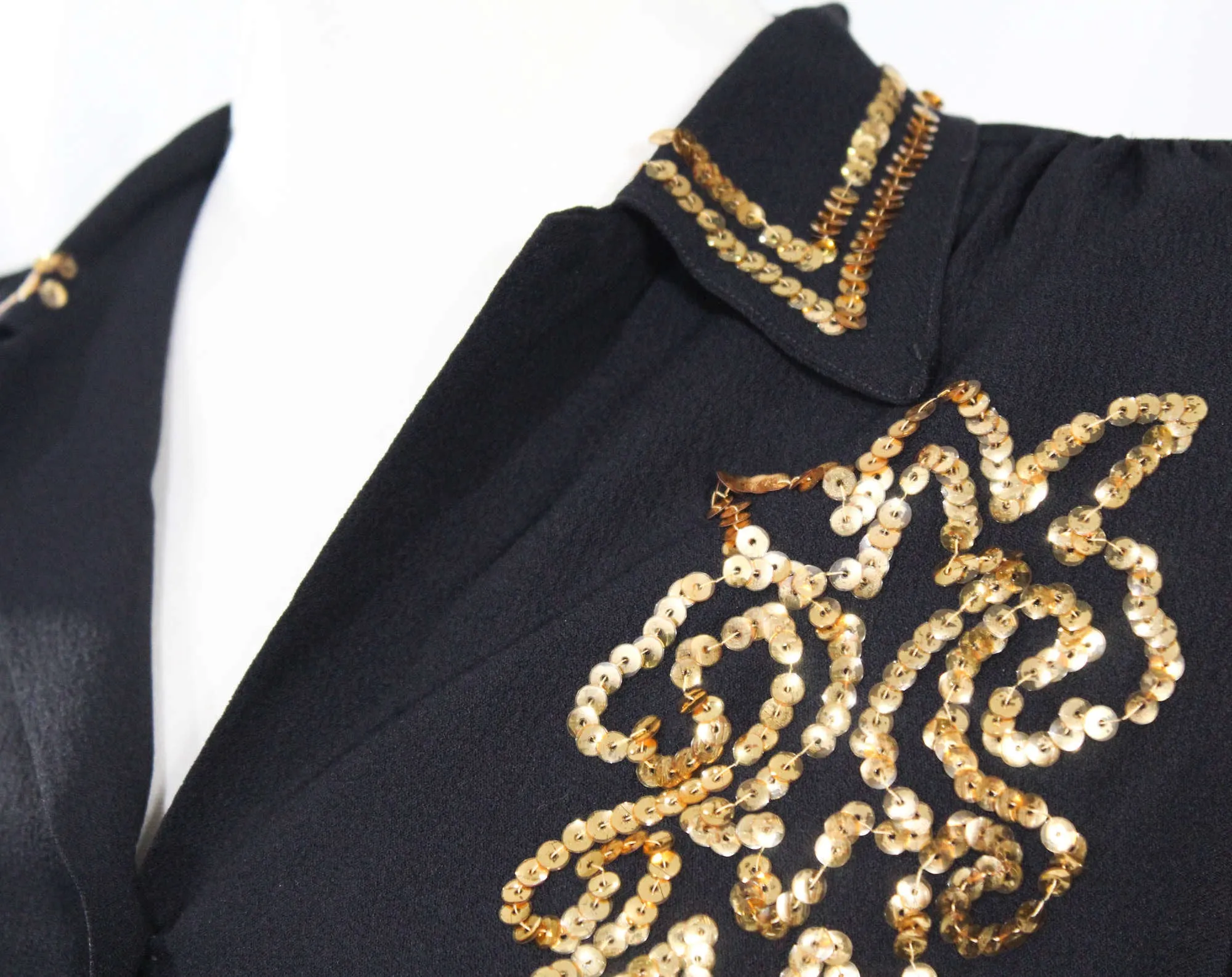 Size 6 1940s Blouse - Chic Black Crepe with Gold Sequined Emblem - WWII Era 40s Rayon Long Sleeved Shirt - Glam Sequin Top - Bust 34.5